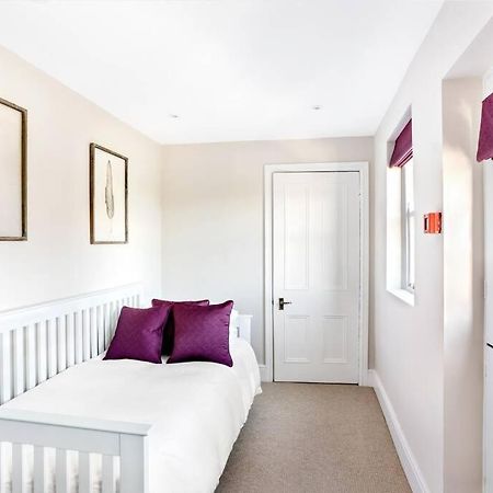 Central Harrogate Townhouse Apartment With Parking Екстер'єр фото