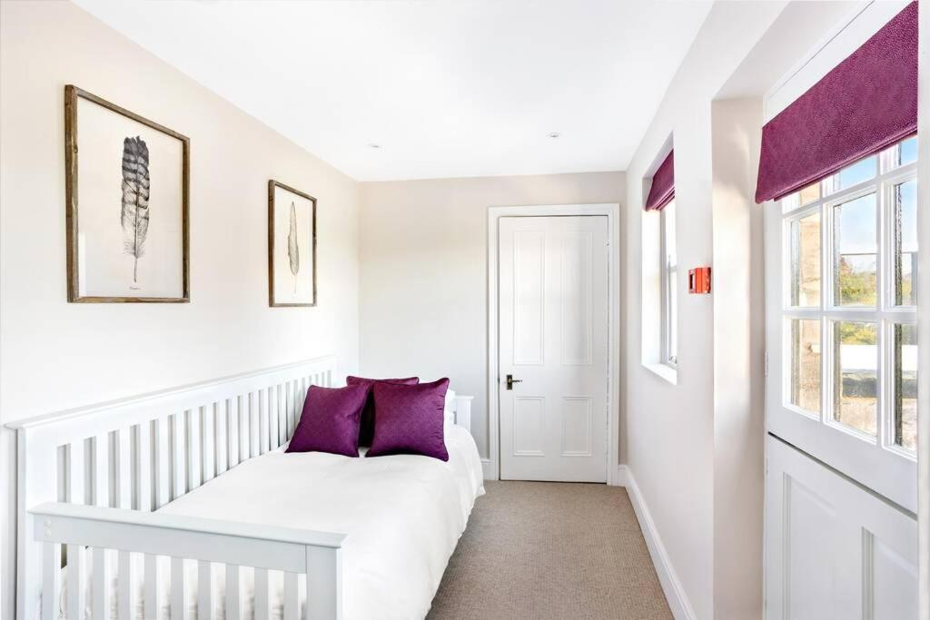 Central Harrogate Townhouse Apartment With Parking Екстер'єр фото