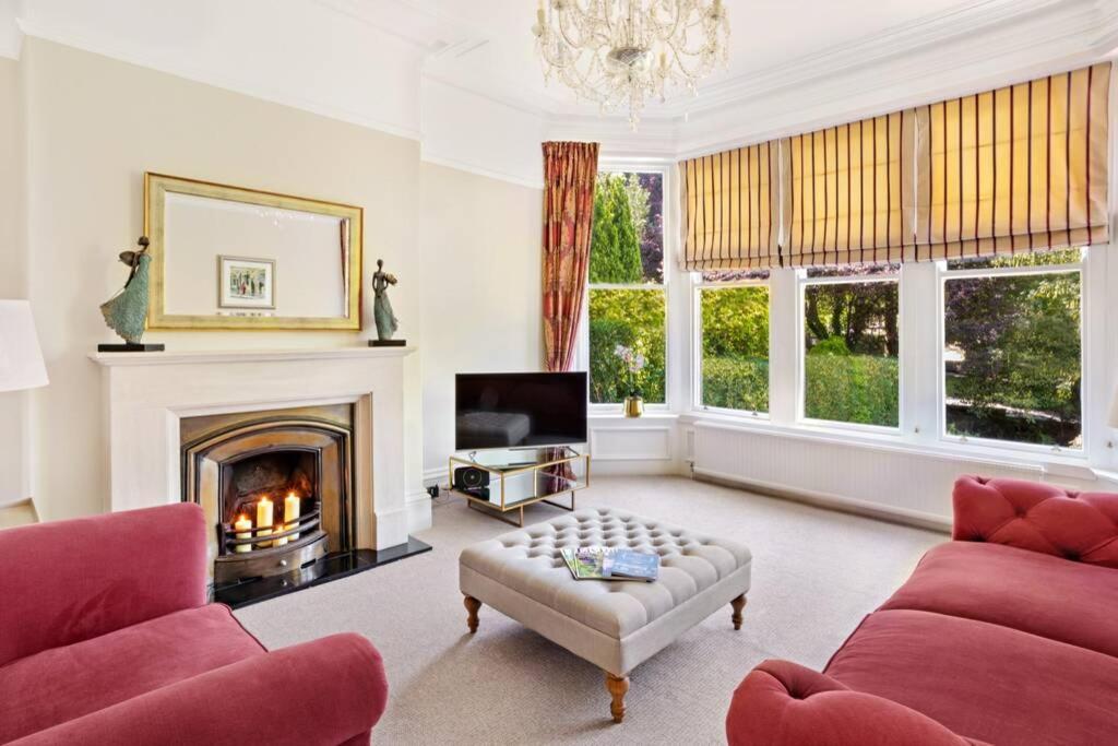 Central Harrogate Townhouse Apartment With Parking Екстер'єр фото